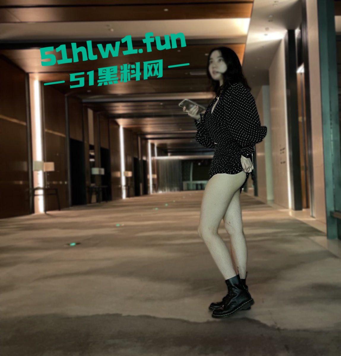 上海少妇【李丹】家里没人就喊人来操,最爱后入啪啪和户外露出,家里没人就成了开放日,这骚货谁能开的了?-14