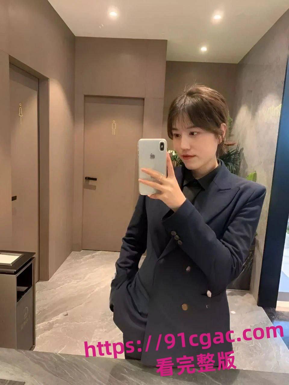 南通楼盘销售惊爆丑闻!93年女销售“骚照+厕所露逼”诱客订房!-1