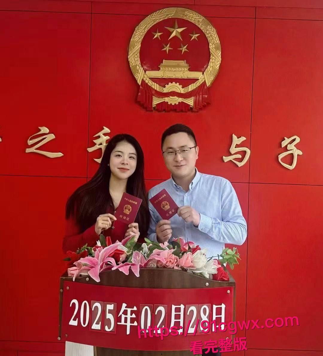 广西口岸管理局局长周玉才新房偷情被公务员老婆堵门:与邮储小三滚床单视频流出仕途婚姻双崩盘!-8