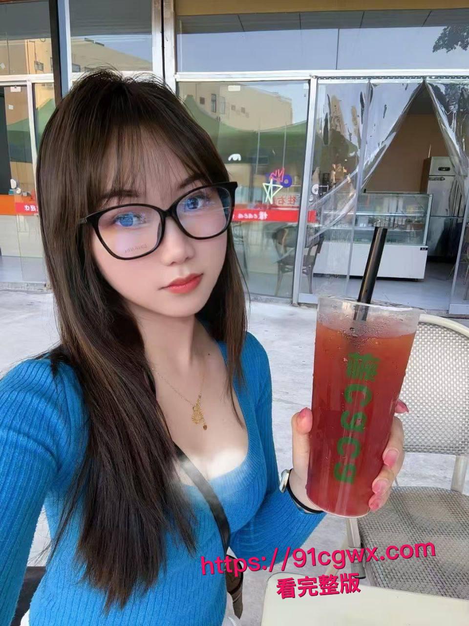 广西口岸管理局局长周玉才新房偷情被公务员老婆堵门:与邮储小三滚床单视频流出仕途婚姻双崩盘!-10