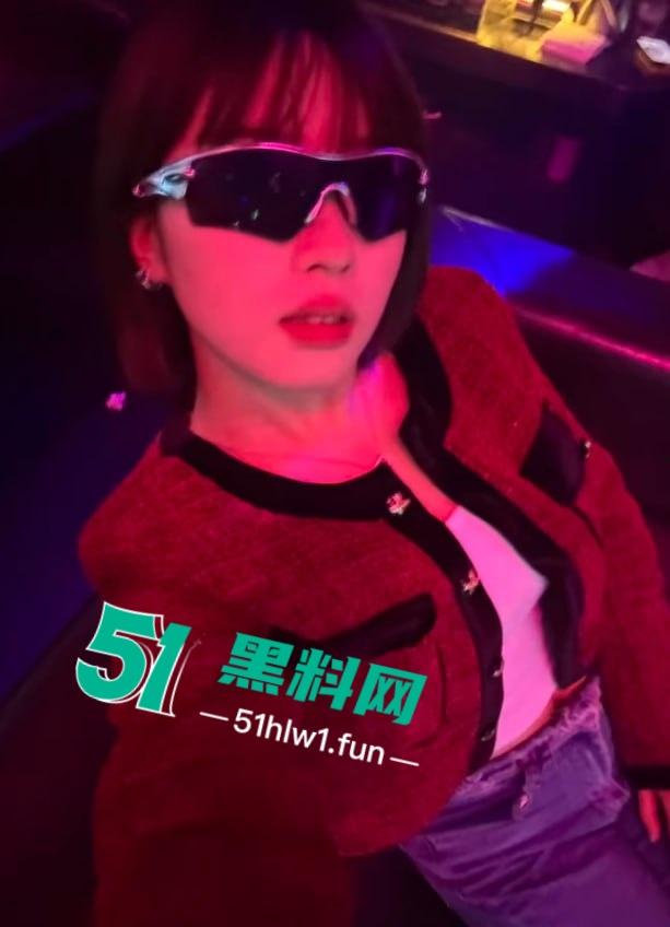 抖音短发【恶毒小姨】直播走光,忘关摄像头换衣全过程曝光,封号后又重新开播,居然还是这套路!-5