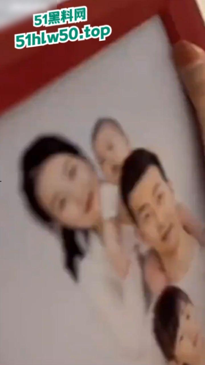 河北邯郸大杨庄，男子出轨带小三回家，捉奸时小三还穿着原配的衣服，玩的真野啊！-6