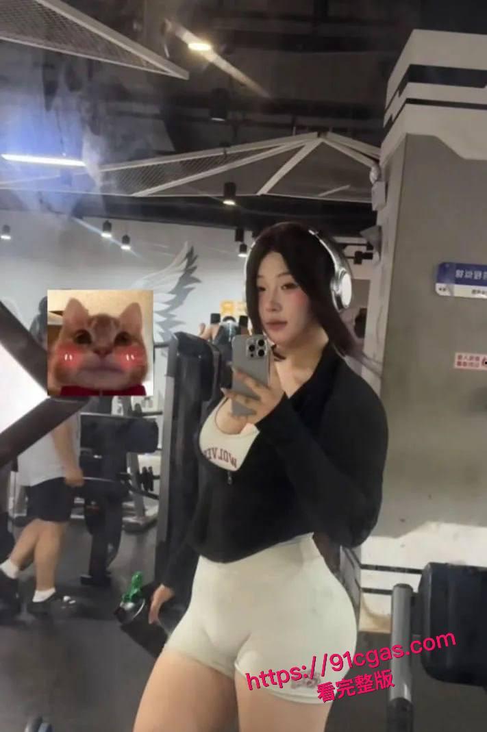 南京航空大学极品巨乳学生妹被金主包养,超辣身材摆拍画面太炸了-1