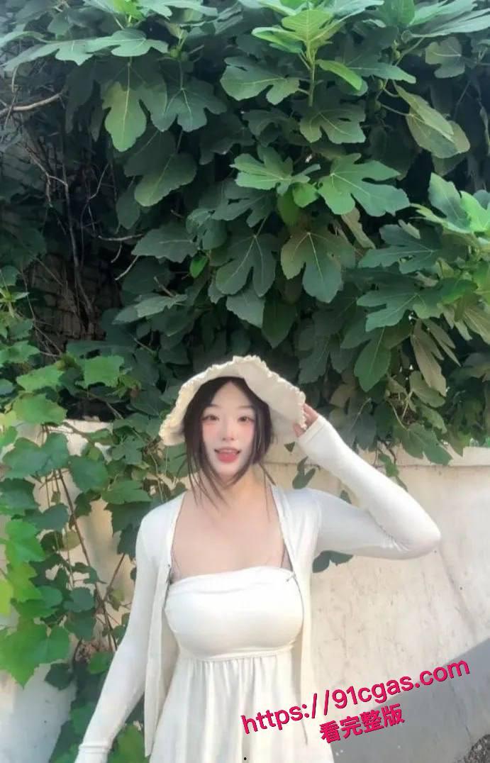 南京航空大学极品巨乳学生妹被金主包养,超辣身材摆拍画面太炸了-2