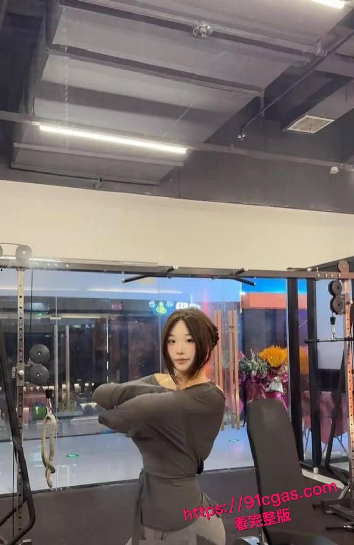 南京航空大学极品巨乳学生妹被金主包养,超辣身材摆拍画面太炸了-6