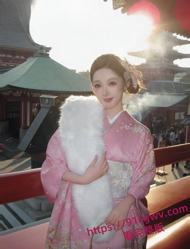 吴亦凡事件女主都美竹新恋情曝光 献身京圈50岁灰产大佬 三里屯酒店激情交欢 性爱视频流出！-4