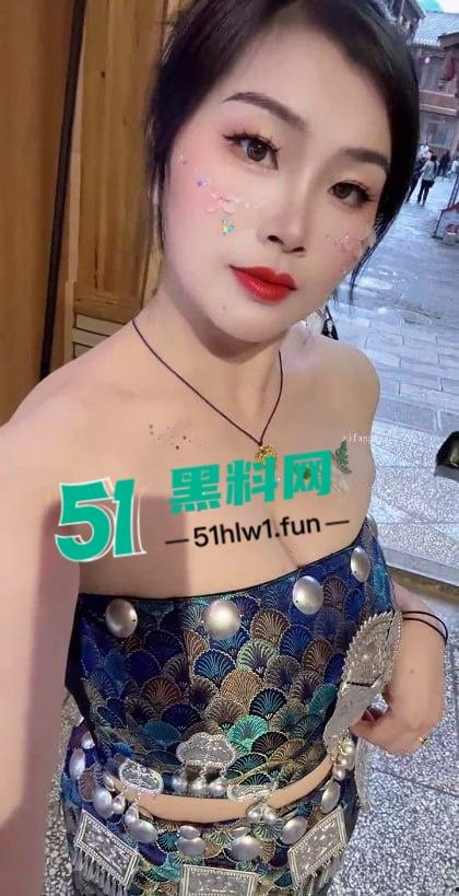 男人不中用，养家靠自己，快手大奶熟妇【鱼鱼的眼泪057】深夜50元连线卖逼自慰视频流泄。-2