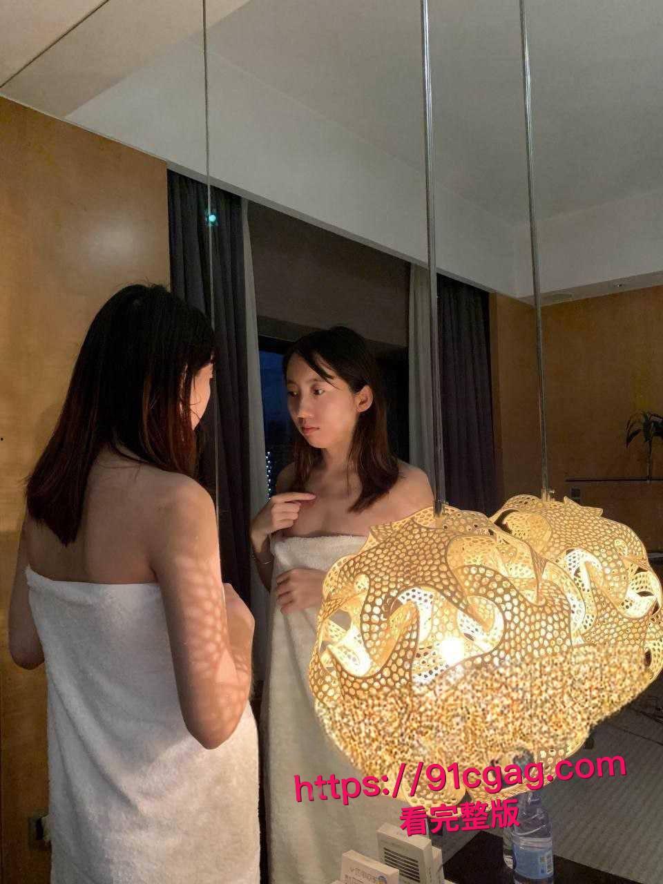 真实约炮!!!在网上撩了个大学生,戴着个眼镜清纯文静的妹子被我调教成专属母狗!-3