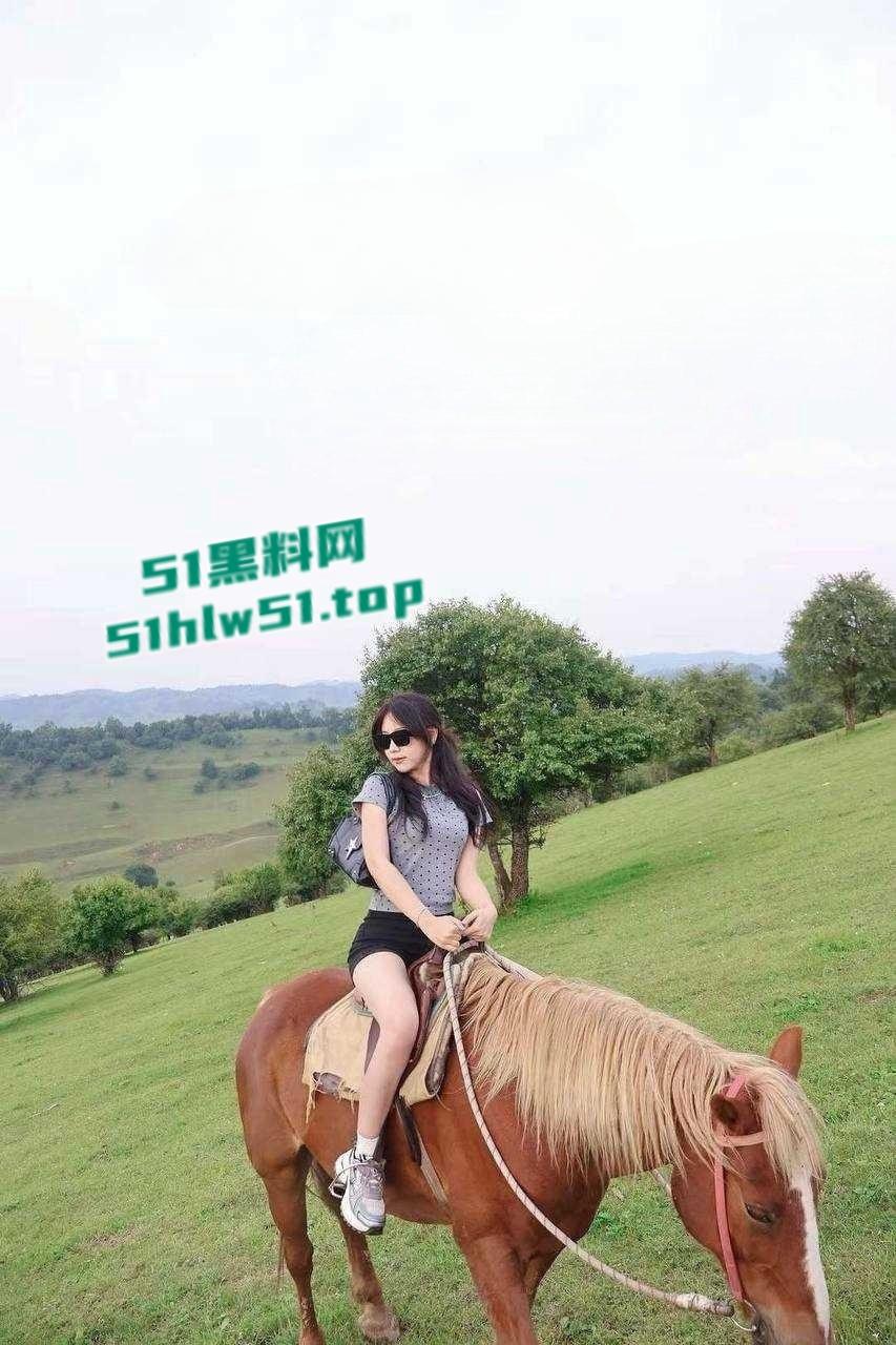 拜金女学生妹【欧阳姗姗】背着男友兼职外围,全国可飞,兔女郎装扮伺候金主爸爸,劲爆视频流出!-13