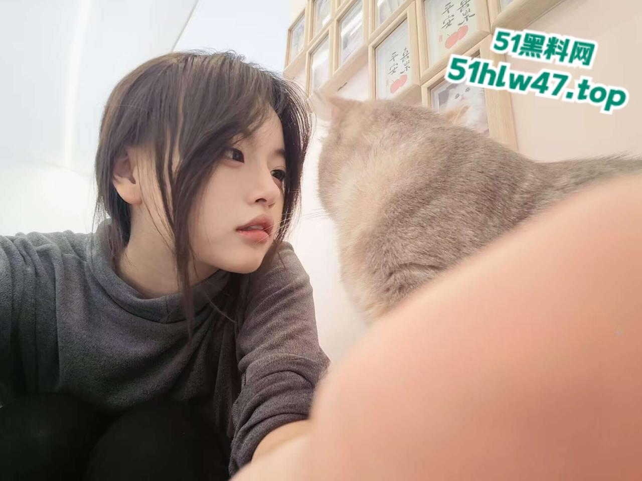 安徽师范学生妹【白晓宇】清纯颜值极品身材，口交性爱样样都来肉丝开裆裤性爱技术精湛。-6