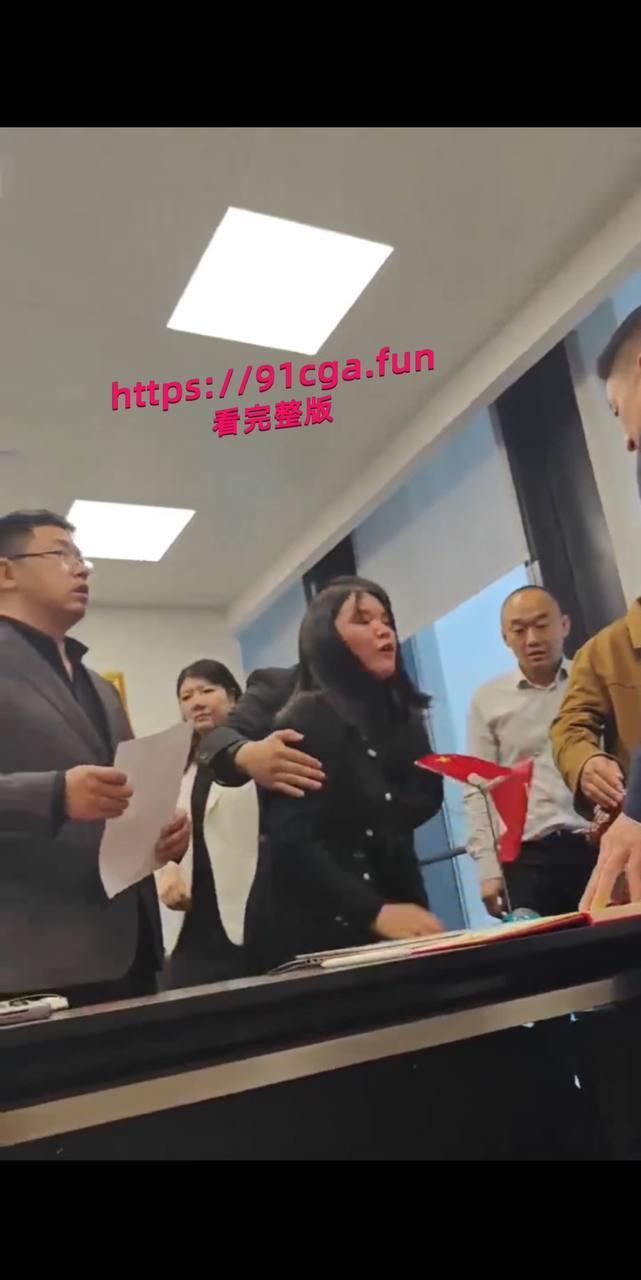 大成佛山律所黄晓蕾“陪睡”视频曝光:美女秘书靠逼上位当高管,引发公司内斗-4