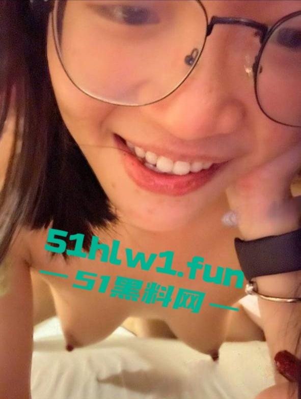 分享河北廊坊极品人妻超真实眼镜反差婊床上笑容春光灿烂,极致的骚妻的性福时光。-12