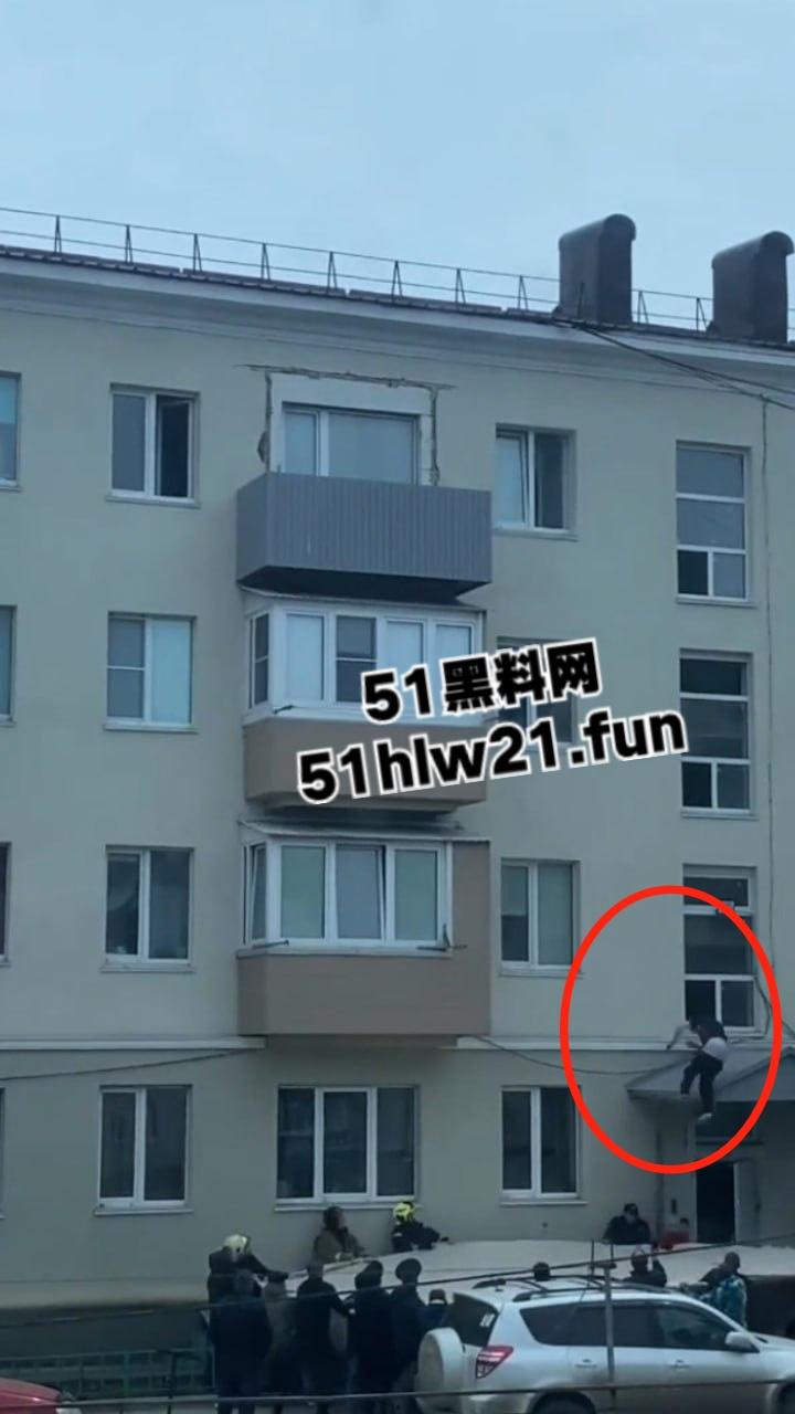 山东男子跳楼自杀，为了将自己摔死还特意选择了入户门的棚顶，这下摔的真Q弹啊。-5