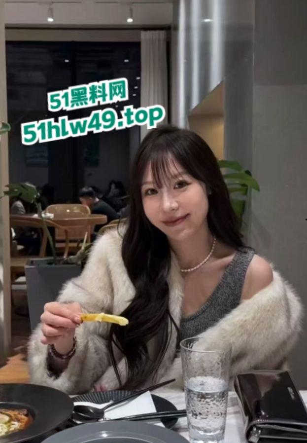 天津抖音小网红【崔玥】性感尤物，颜值超高私下骚的流水和大哥线下约炮被拍下曝光！-4