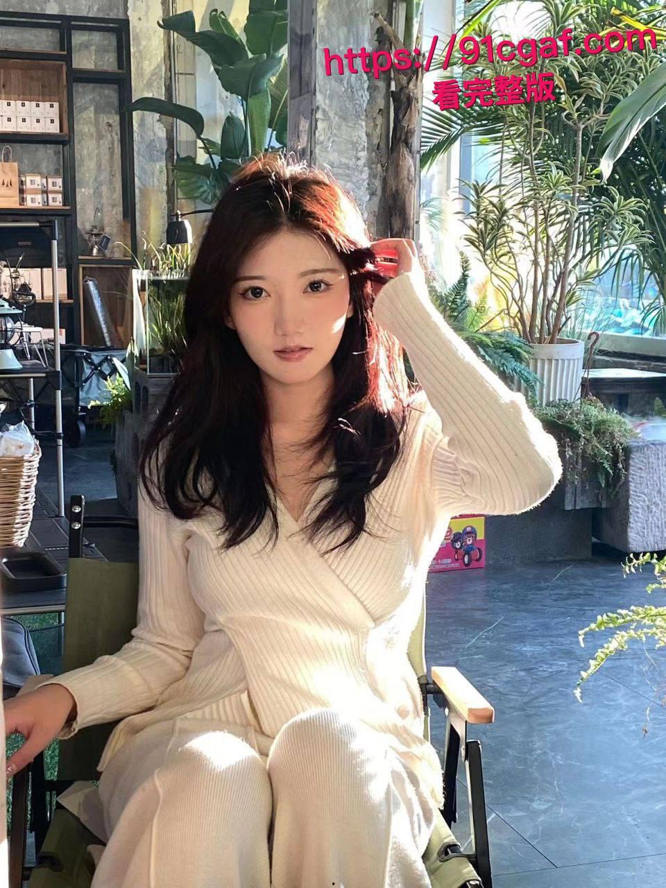 上海外国语大学反差婊 刘圆圆 被金主包养调教视频流出 黑丝开裆裤后入猛捅 被操到浪叫连连!-2