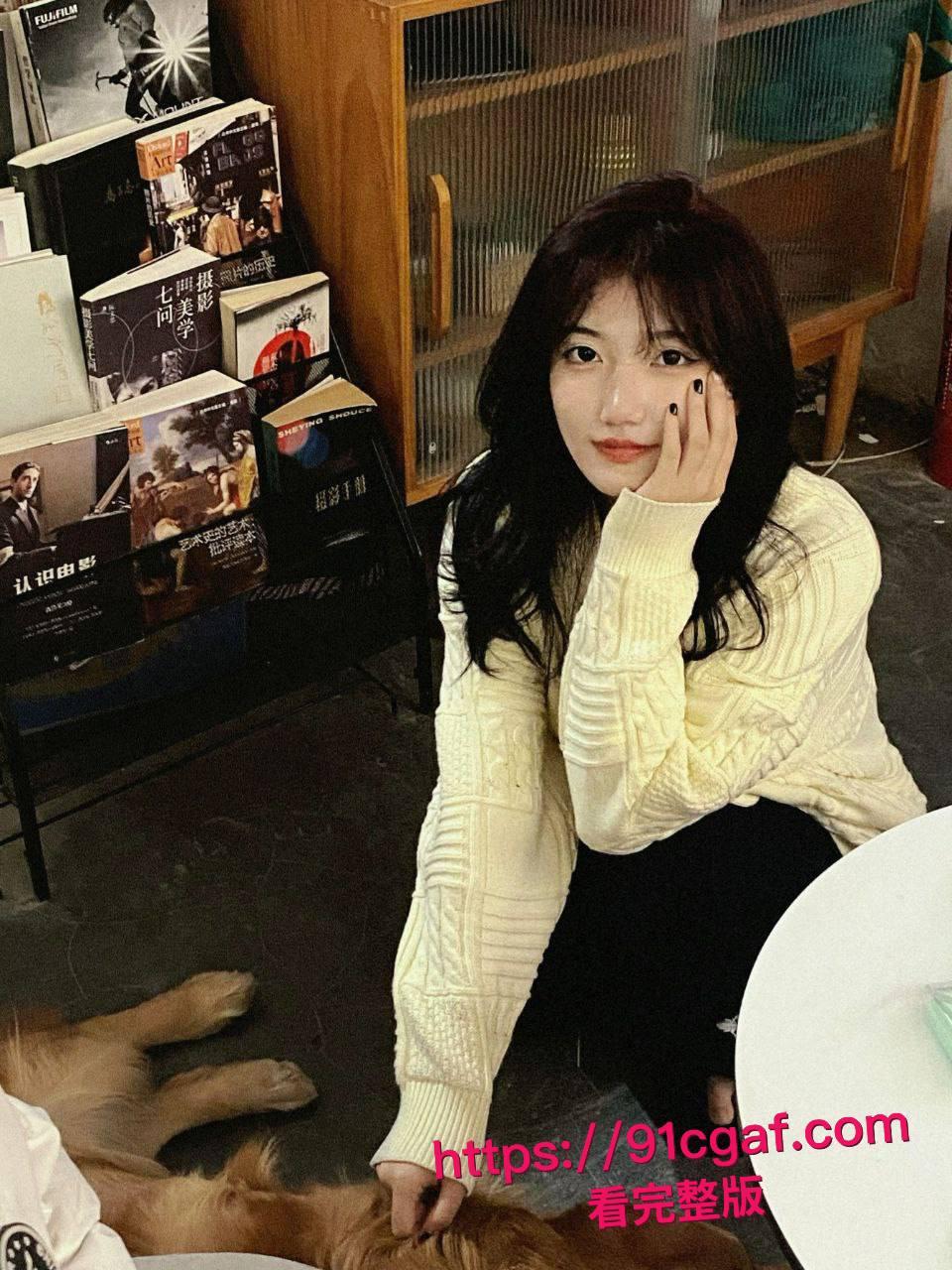 上海外国语大学反差婊 刘圆圆 被金主包养调教视频流出 黑丝开裆裤后入猛捅 被操到浪叫连连!-3