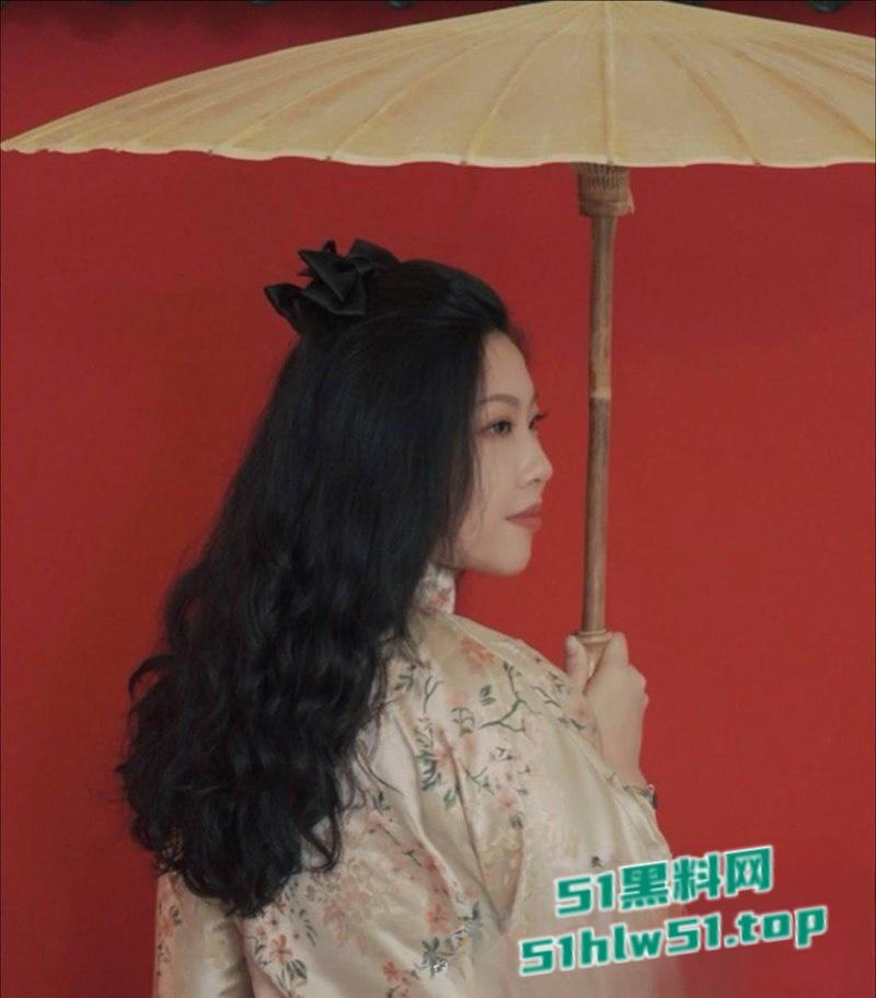 欧区媚外骚婊留学生【宋诗扬】长期当狗m，各种私下约炮大屌喜欢被虐吞精饮尿视频流出。-5