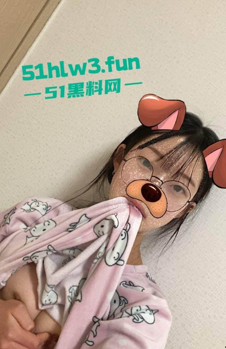 韩国极品学生妹身材纤细大奶翘臀,小穴粉嫩无毛全裸自拍勾引,渴望被有钱大叔包养。-2