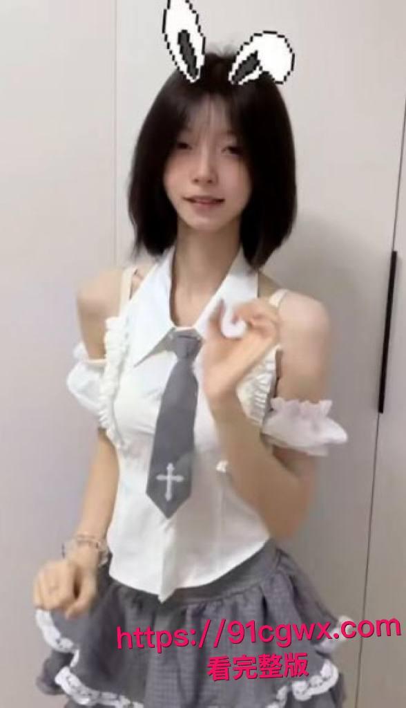 抖音50万粉丝网红铃黑料首曝光!健身教练带去男厕露脸口交后入,清纯嫩妹形象彻底崩塌!-3