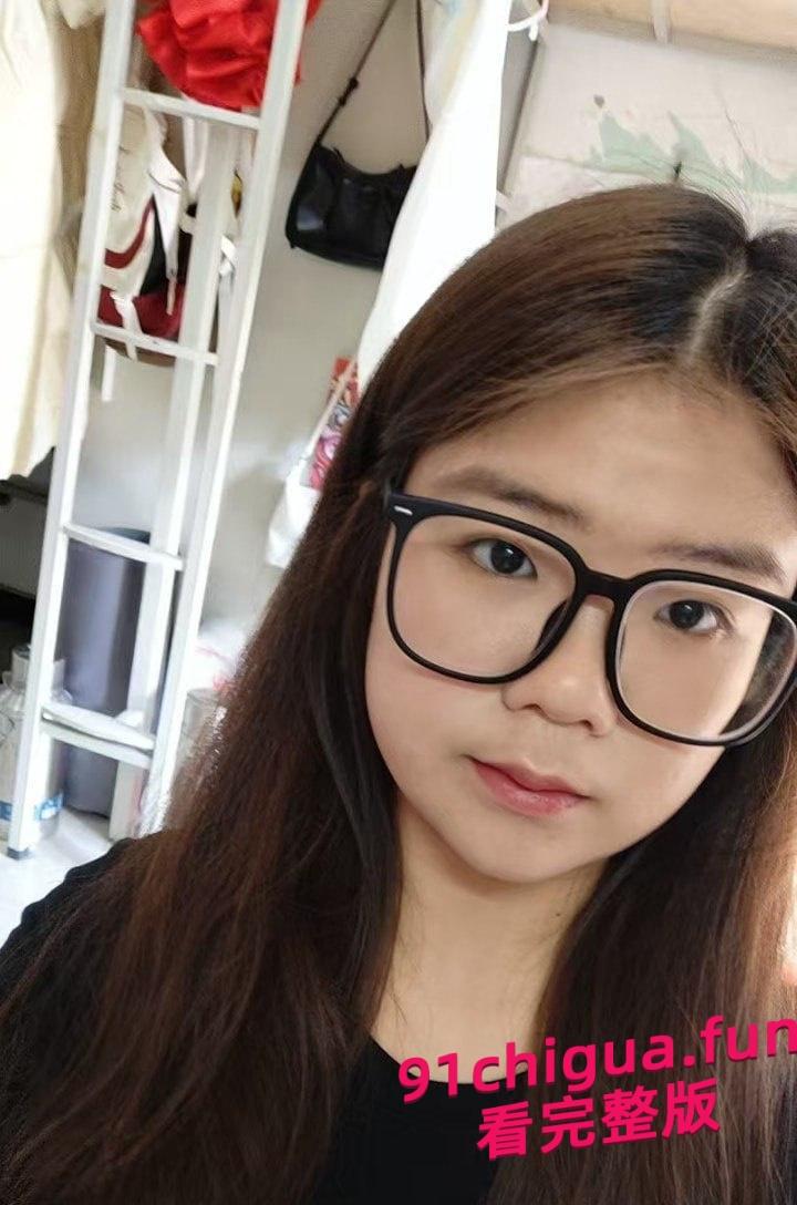 洛阳师范学院 王钦辉 肥臀眼镜骚母狗 被绿帽男友带出去群交约炮-1