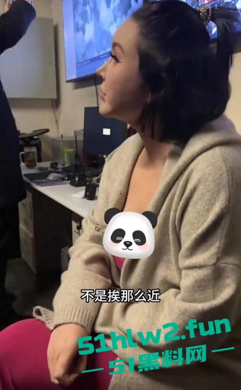 这痴汉是有多饿?虎式坦克酒吧被蹭屁眼?这1米81、160公斤的猛货直接揪痴汉找保安,哥们你是饿疯了吧?-5