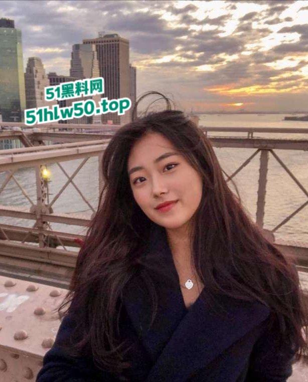 操遍了北半球小美女，亚裔留学生媚黑母狗【Cindo】国外留学期间约炮，大屌王一步到胃骚穴都玩松垮！-4