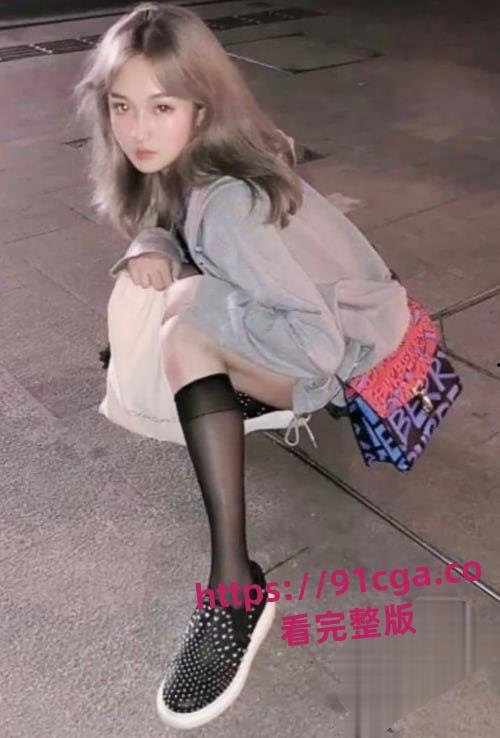 00后金发美少女探探交友跟网友奔现!喝醉后被男子拖回出租房下药迷奸肆意玩弄!-2