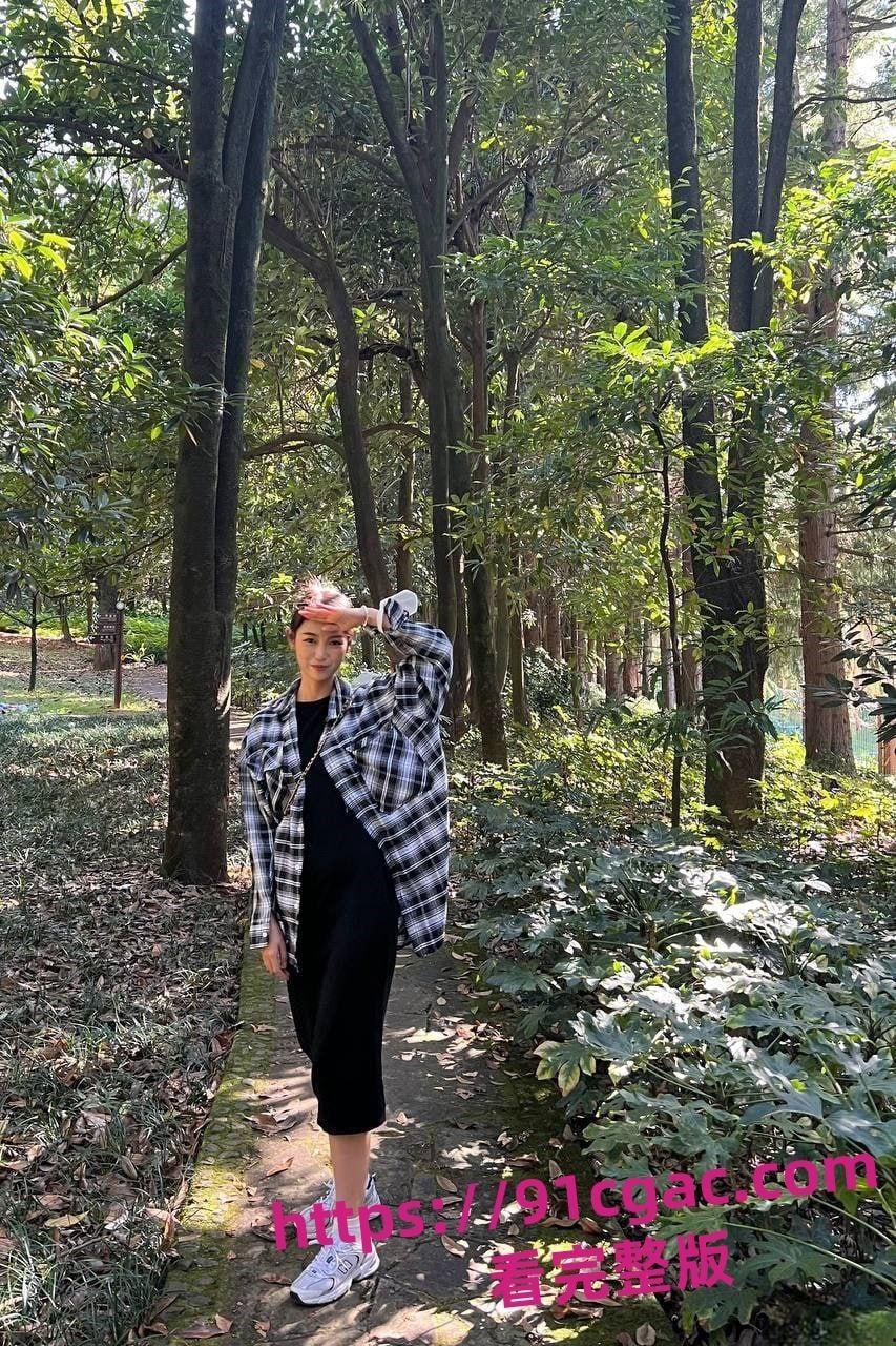 云南昆明高校周闫妮应聘时尚杂志模特遭变态面试官猥亵全裸出镜看硬了！-6