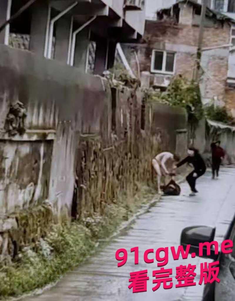 浙江平阳水头镇麻车路 一男子当街砍杀自己老父亲-1