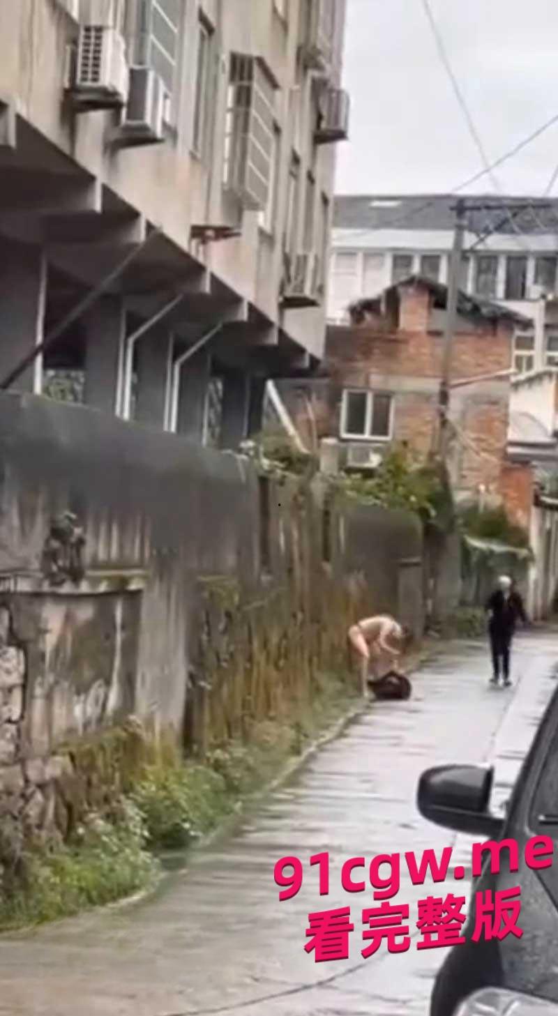 浙江平阳水头镇麻车路 一男子当街砍杀自己老父亲-4