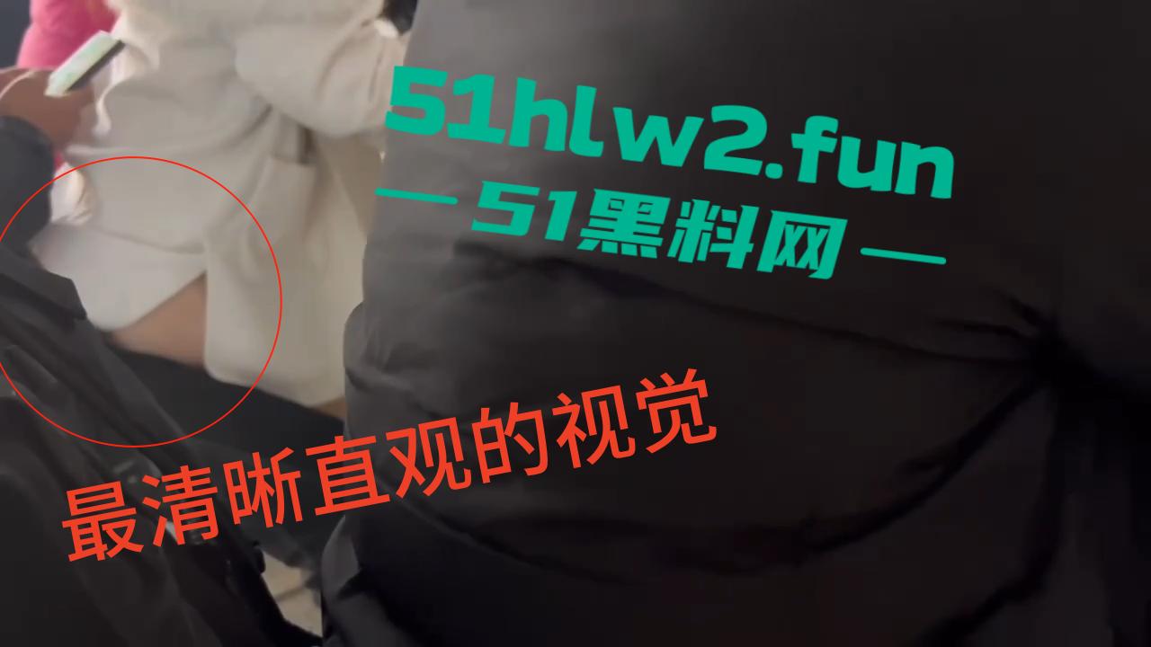 车站候车厅手机充电站惊险一对情侣，不顾周围众人大胆当街做爱视频曝光，这个刺激度也太上头了吧。-6