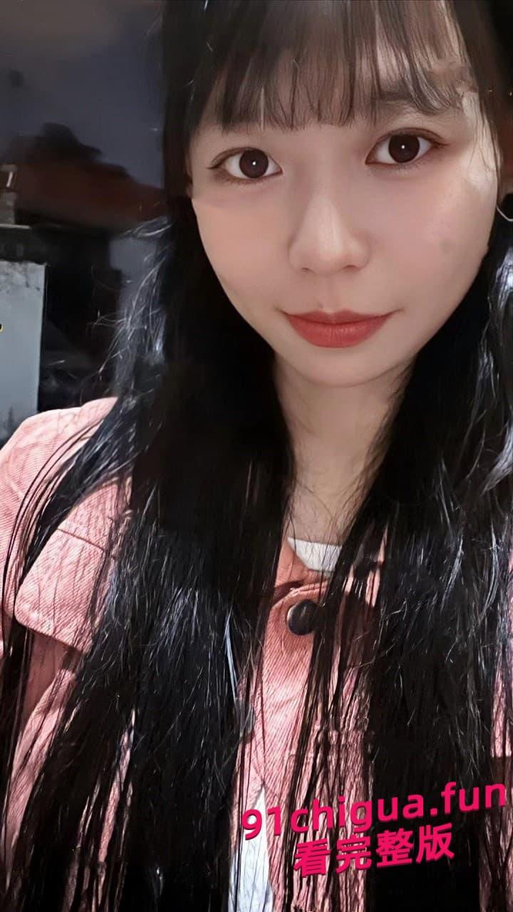 学生妹保山技校02年查婷婷为4000元裸贷私照和视频露出，粉嫩鲍鱼直怼镜头!! 果然还是年轻好，又嫩又粉！！-1