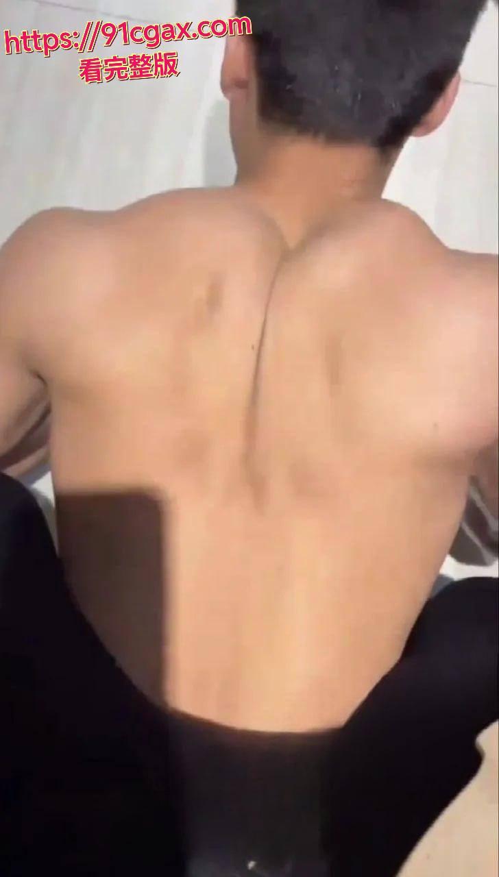 富婆群求肌肉猛男!每月花重金求欢,手测鸡巴长度,不够长的直接Pass!-1