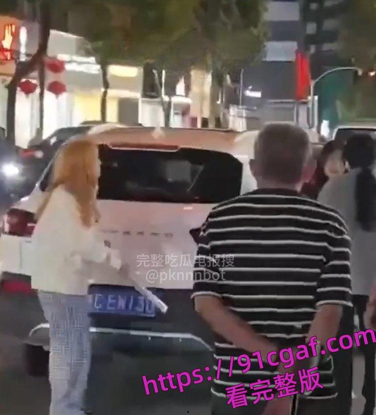 安徽怀远精神小妹又失控了,街头机车互追,最后直接火拼-3