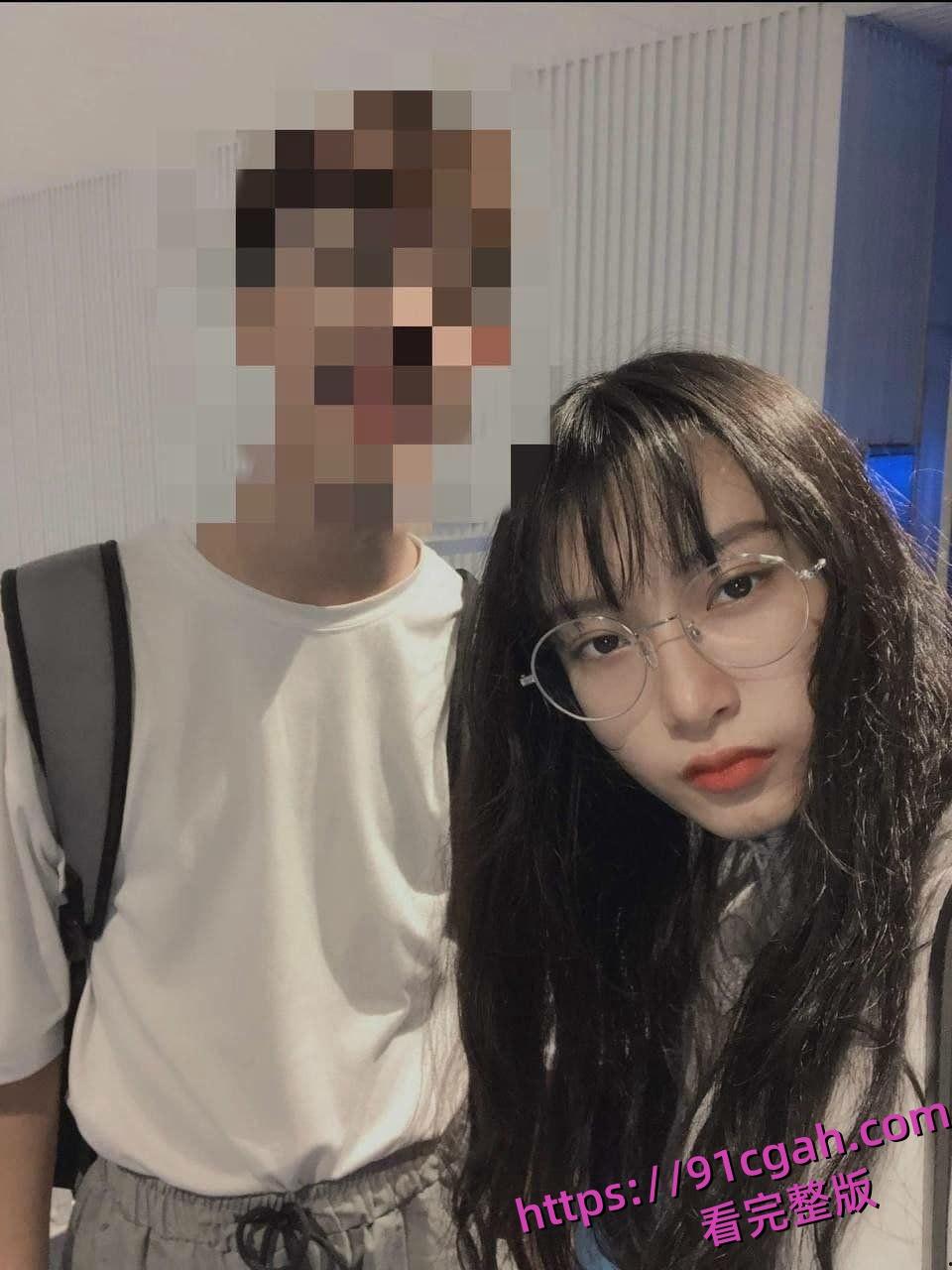 山东青岛大学校花在恋爱四年间,瞒着男友在校外兼职下海拍片-1