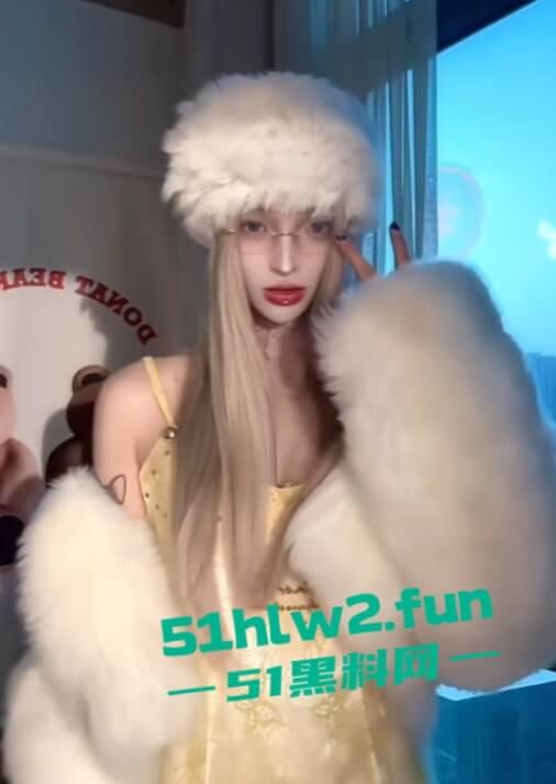 独家曝光!浙江杭州红包女气质23岁反差骚鸡贱逼【李乐】私下发骚约操大哥,钟点房黑丝暴力后入爆干!-3