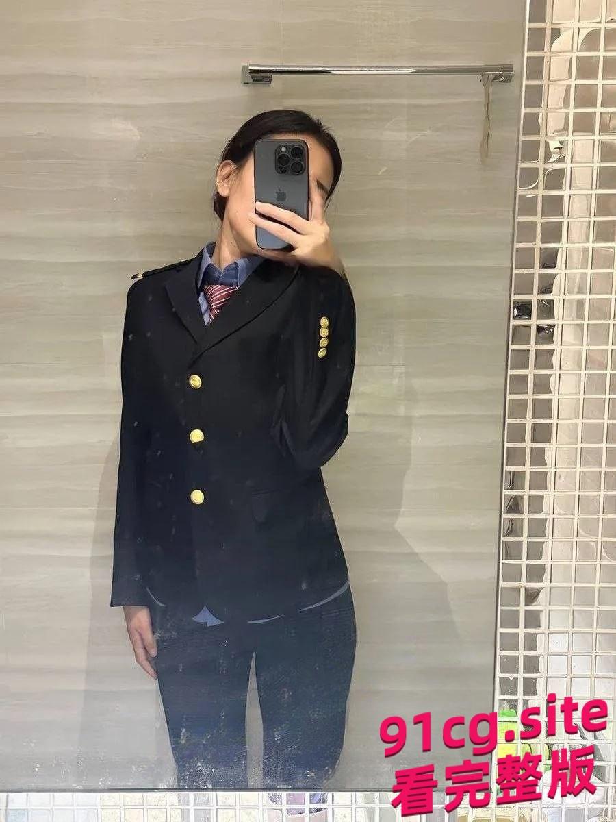 真实反差上海乘务员朱筱盈高冷制服女神下班变淫娃!-2