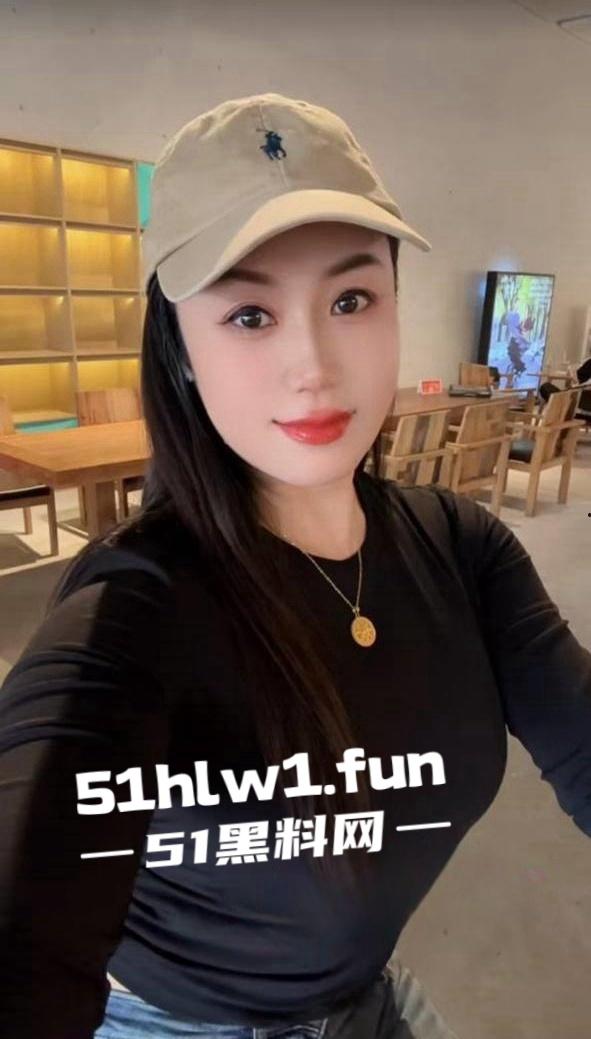 抖音百万粉丝的女网红【蓓蕾秋语】不雅自拍曝光,蜂腰翘臀巨乳肥穴谁看了能受得了?-1