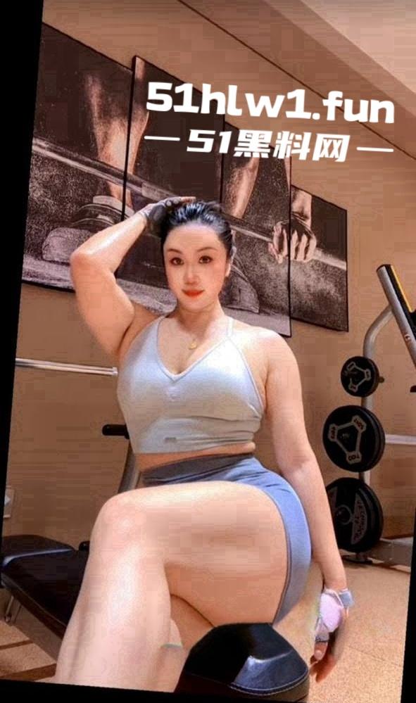 抖音百万粉丝的女网红【蓓蕾秋语】不雅自拍曝光,蜂腰翘臀巨乳肥穴谁看了能受得了?-7
