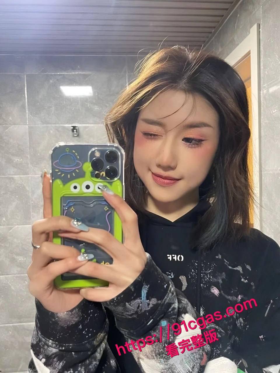 重庆大学超搞颜值母狗萝·莉徐紫茵 被刚交往的男友大叔调教，露脸口交鸡-2