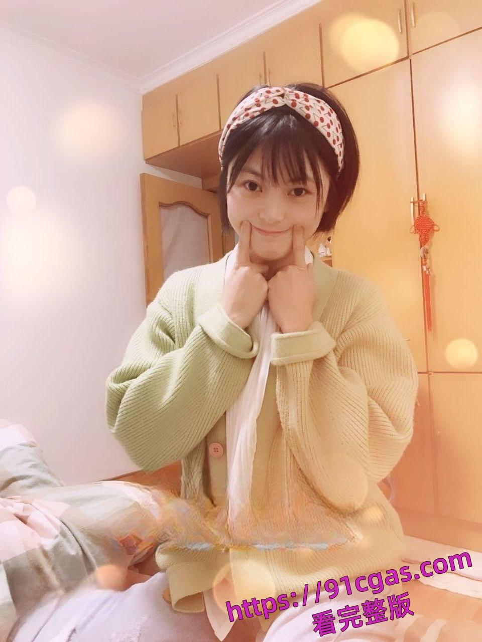 云盘泄密!极品白领OL在爬床的功夫上,是越爬越高了,几任男朋友都是公司的高层-3