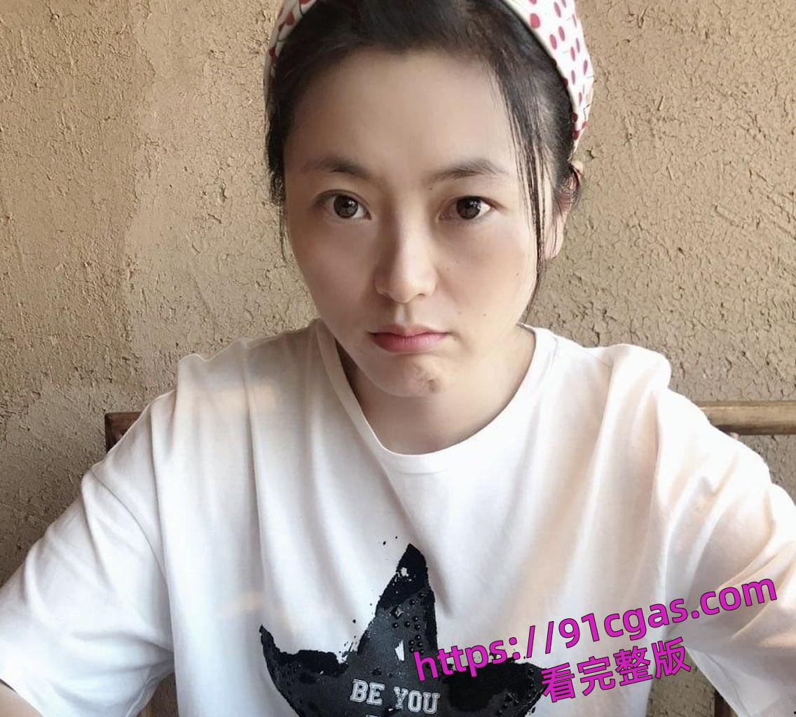 云盘泄密!极品白领OL在爬床的功夫上,是越爬越高了,几任男朋友都是公司的高层-5