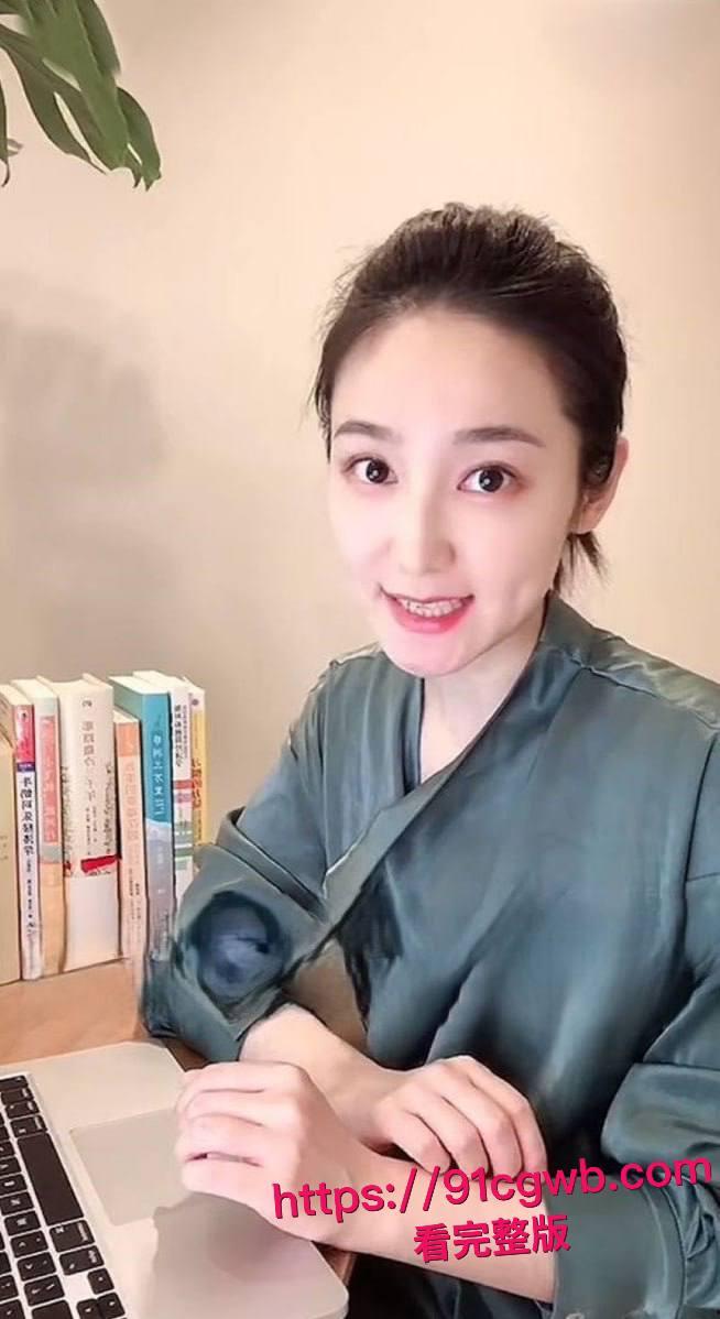 湖南卫视主持人陈慧大量不雅私拍泄密 镜头前蓝裙甜笑字正腔圆 私下M开腿求操 三观震碎!-4