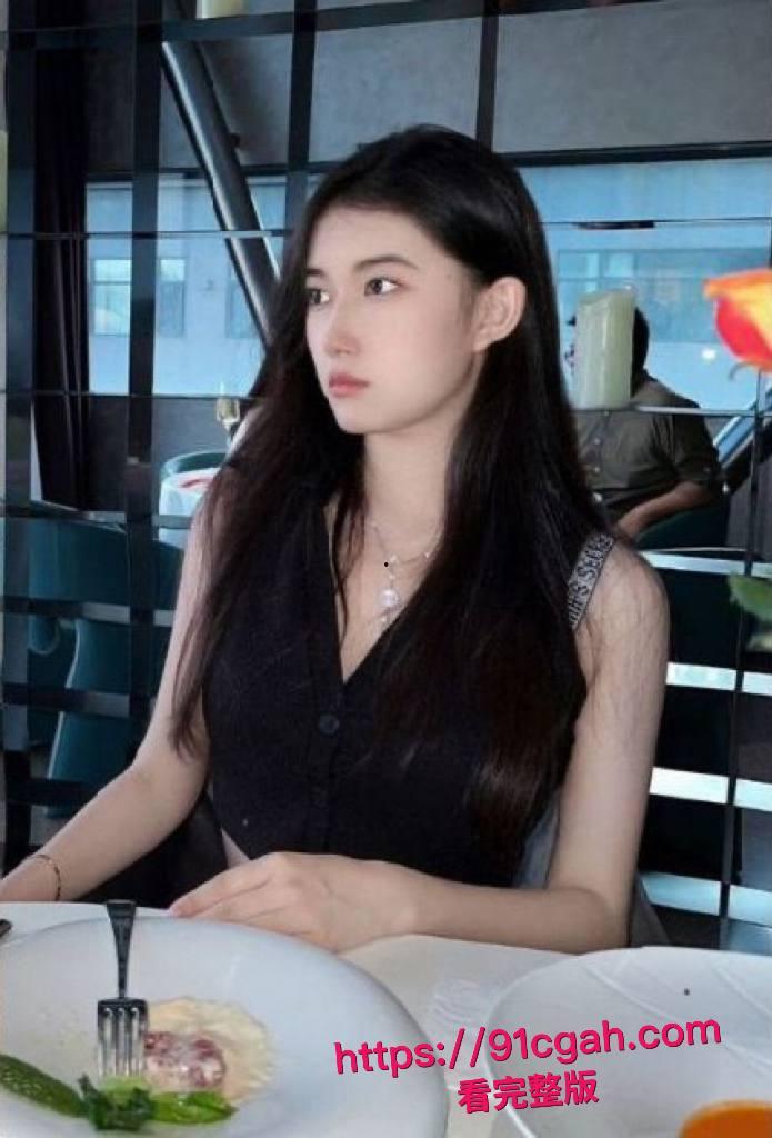 浙江台州26岁人妻马彦静订婚后饥渴难耐与前男友偷腥出轨 穿着性感母狗套装被后入爆操 淫穴被玩弄的直接潮喷-2