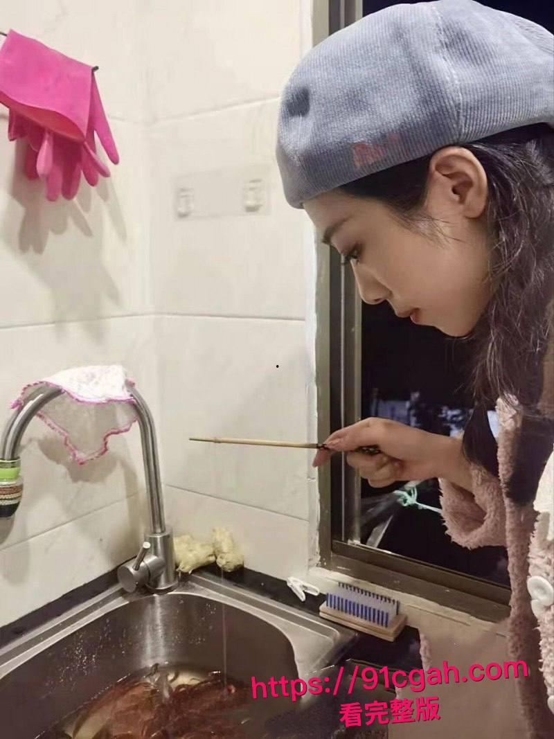 浙江台州26岁人妻马彦静订婚后饥渴难耐与前男友偷腥出轨 穿着性感母狗套装被后入爆操 淫穴被玩弄的直接潮喷-4