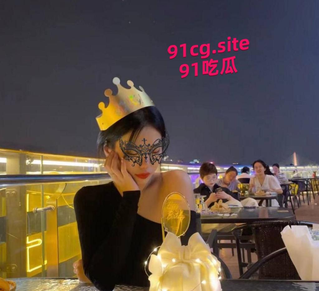 江西极品女大学生 反差小御姐外表冷艳高傲 卸下伪装骚劲爆表紧身睡衣勾勒蜜桃臀 #学生妹 #潮吹 #制服诱惑 #童颜巨乳-3