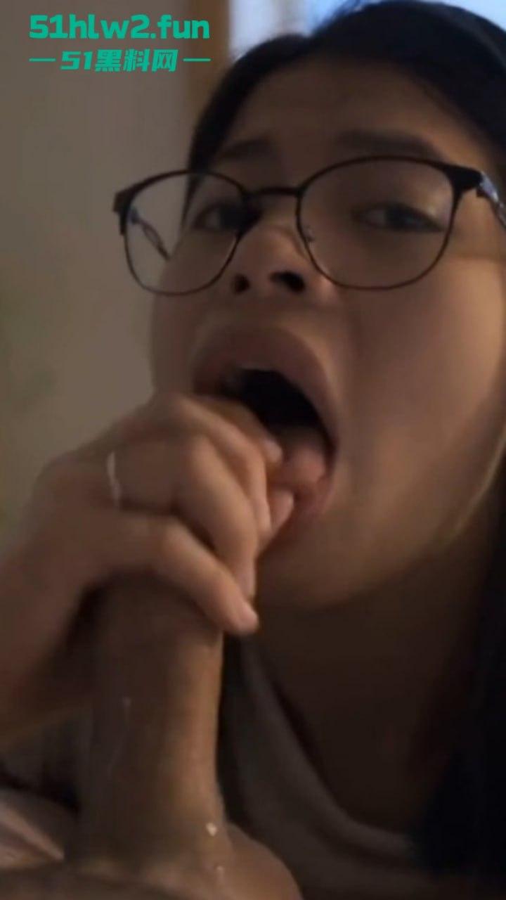 最全眼镜妹口交做爱合集整理!眼镜妹的极限反差展示正经人妻的发骚做狗全过程诱惑至极。-6