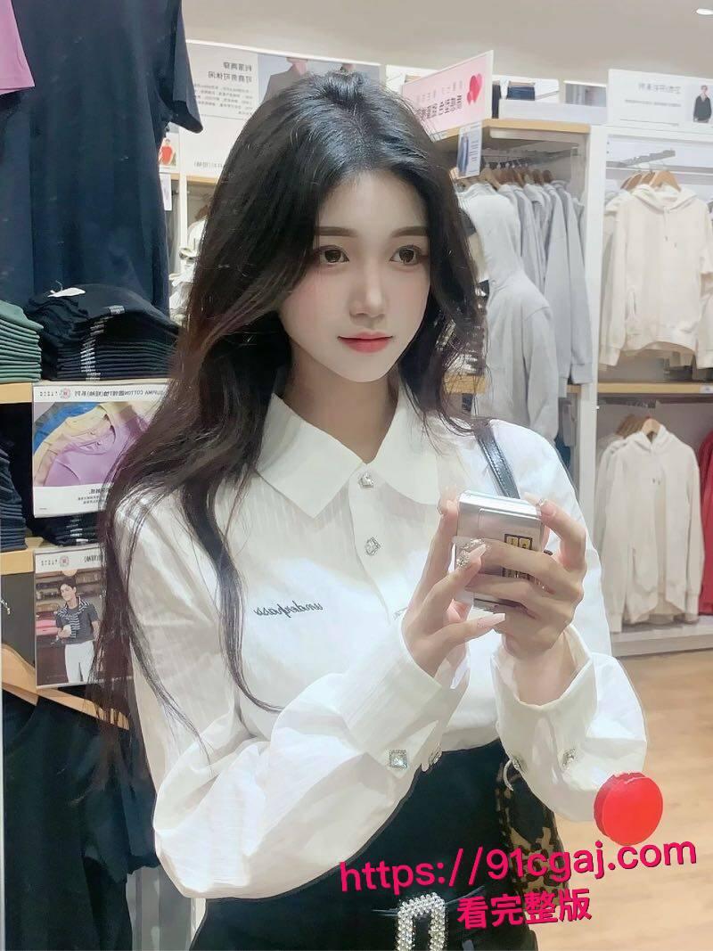 超极品美少女遭渣男泄密视频爆火!嫩白顶级身材主动掰逼求插,渣男大屌狂干成喷水母狗,羡慕死人了!-1