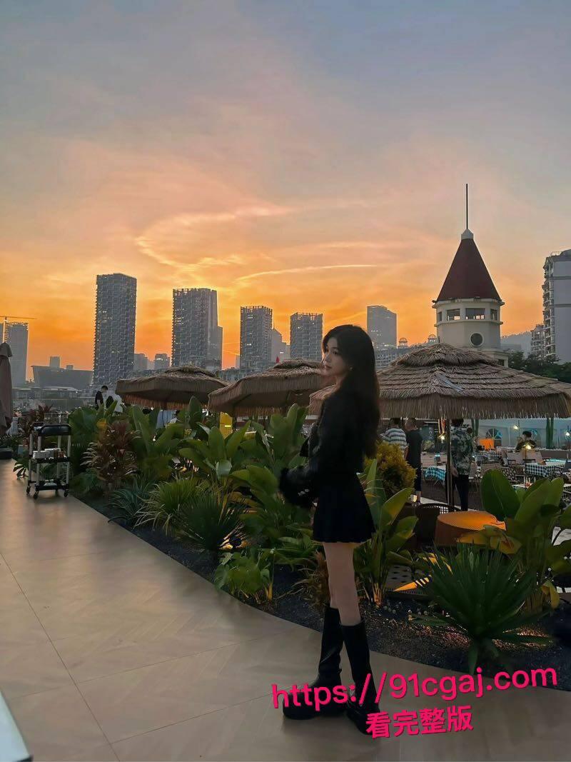 超极品美少女遭渣男泄密视频爆火!嫩白顶级身材主动掰逼求插,渣男大屌狂干成喷水母狗,羡慕死人了!-3