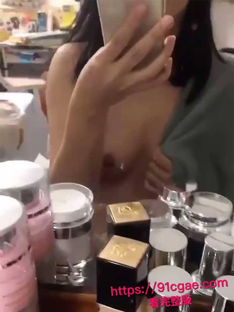 微信数百人大群 惊现极品骚浪小仙女!语音直播和老公做爱实况 大赞亲夫粗长持久 发露脸口爆淫片 引群内淫男浪女集体高潮!-3